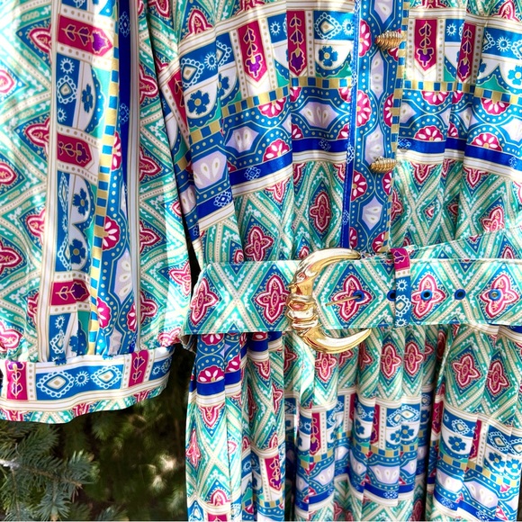 Vintage 1980s Abstract Print Pleated Dress With Matching Belt And Shoulder Pads - Picture 5 of 12